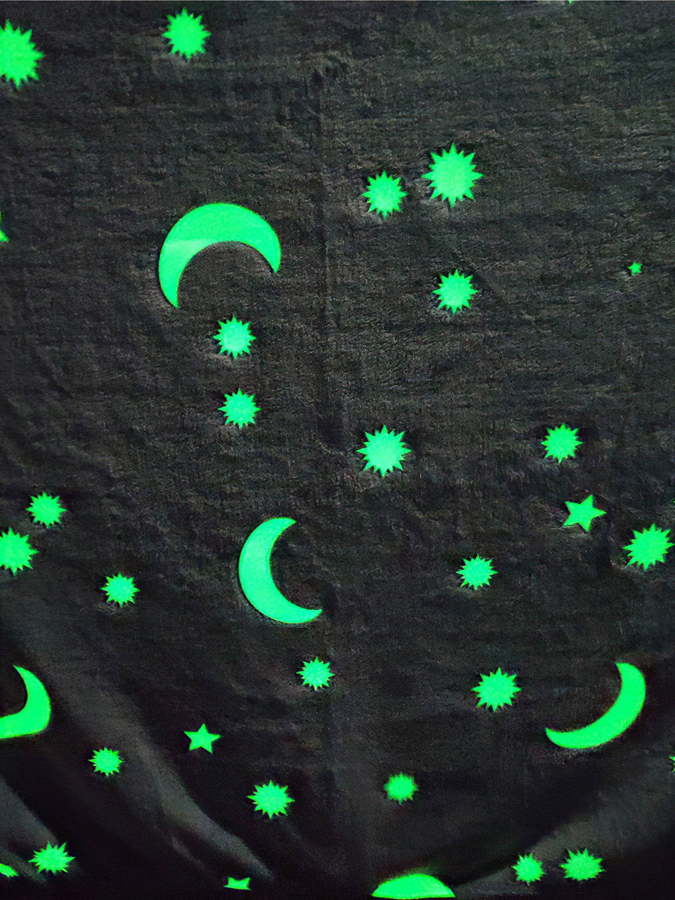 Glow in the Dark Flannel Blanket – Soft, Cozy & Magical for Kids and Adults