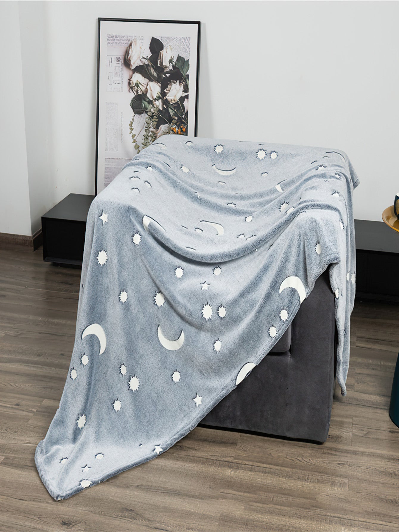 Glow in the Dark Flannel Blanket – Soft, Cozy & Magical for Kids and Adults